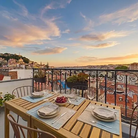 2br W/ Terrace & Castle Sao Jorge Views - Alfama | By Airnest Lägenhet *