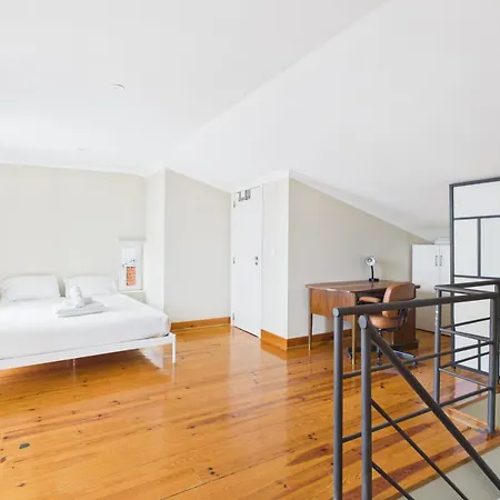2br W/ Terrace & Castle Sao Jorge Views - Alfama | By Airnest * Lissabon