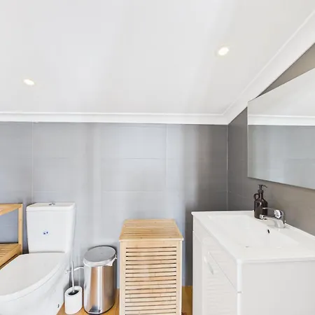 2br W/ Terrace & Castle Sao Jorge Views - Alfama | By Airnest Lisboa